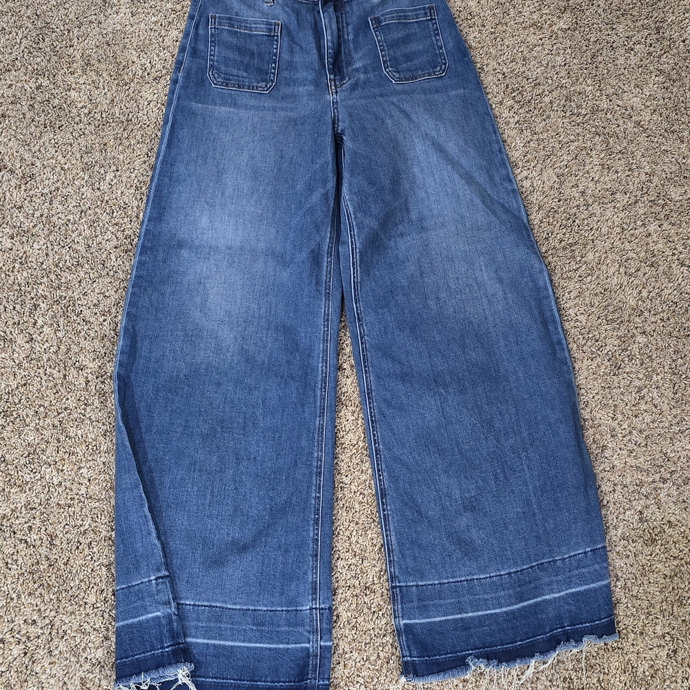 Kut from the Kloth Wide-Leg Patch Pocket Jeans in Medium Blue